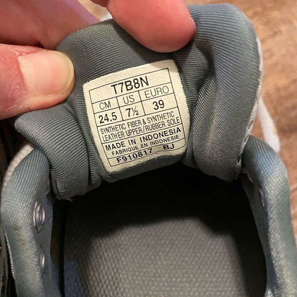 Women’s size 7.5 ASICS shoe - Picture 4 of 4